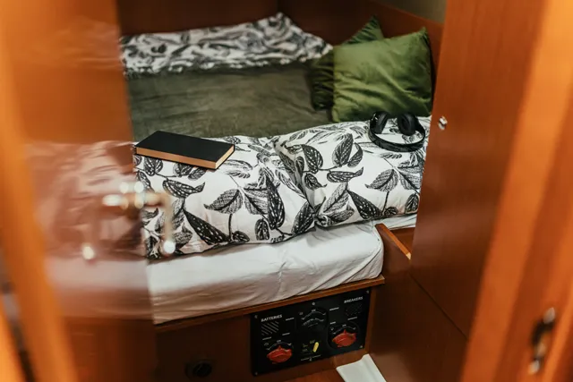 Cabin on HAPPY, a Beneteau Oceanis 38 sailboat at Šibenik, Croatia
