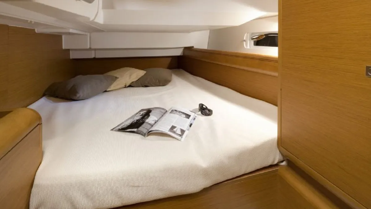 Cabin on Sunsail 41 Classic, a Jeanneau Sun Odyssey 419 sailboat at Pa Khlok, Thailand