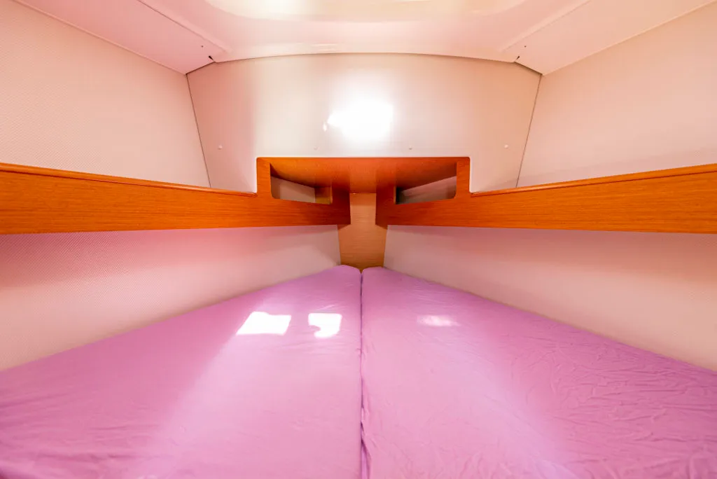 Cabin on Ribellina, a Jeanneau Sun Odyssey 33i sailboat at San Vincenzo, Italy