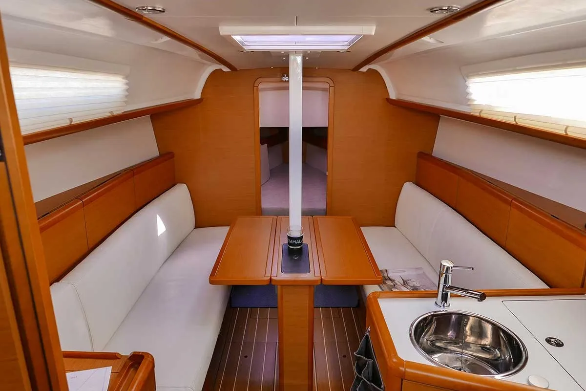 Salon of Ribellina, a Jeanneau Sun Odyssey 33i sailboat at San Vincenzo, Italy