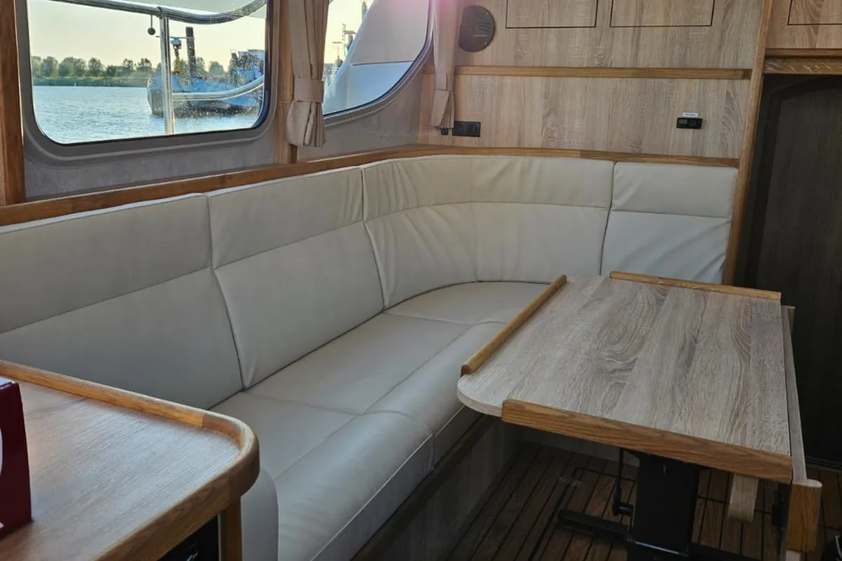 Salon of Fortuna, a Gruno 41 Excellent motorboat at Akkrum, Netherlands