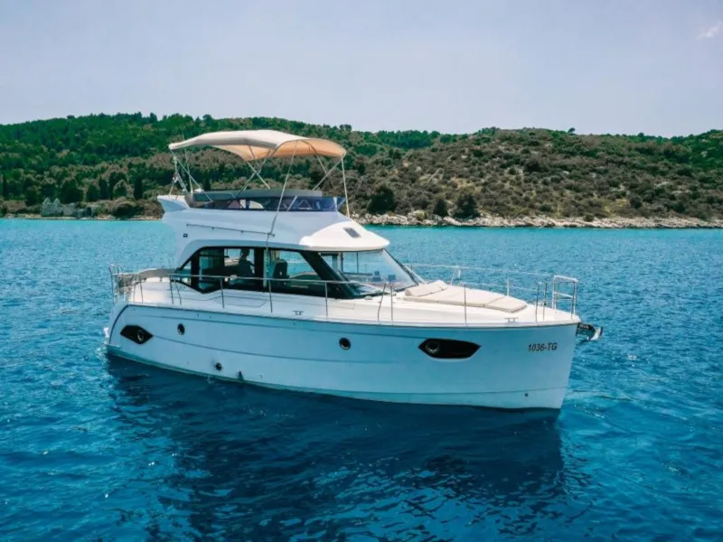 Exterior view of Ivona, a Bavaria E40 Fly motorboat at Seget Donji, Croatia