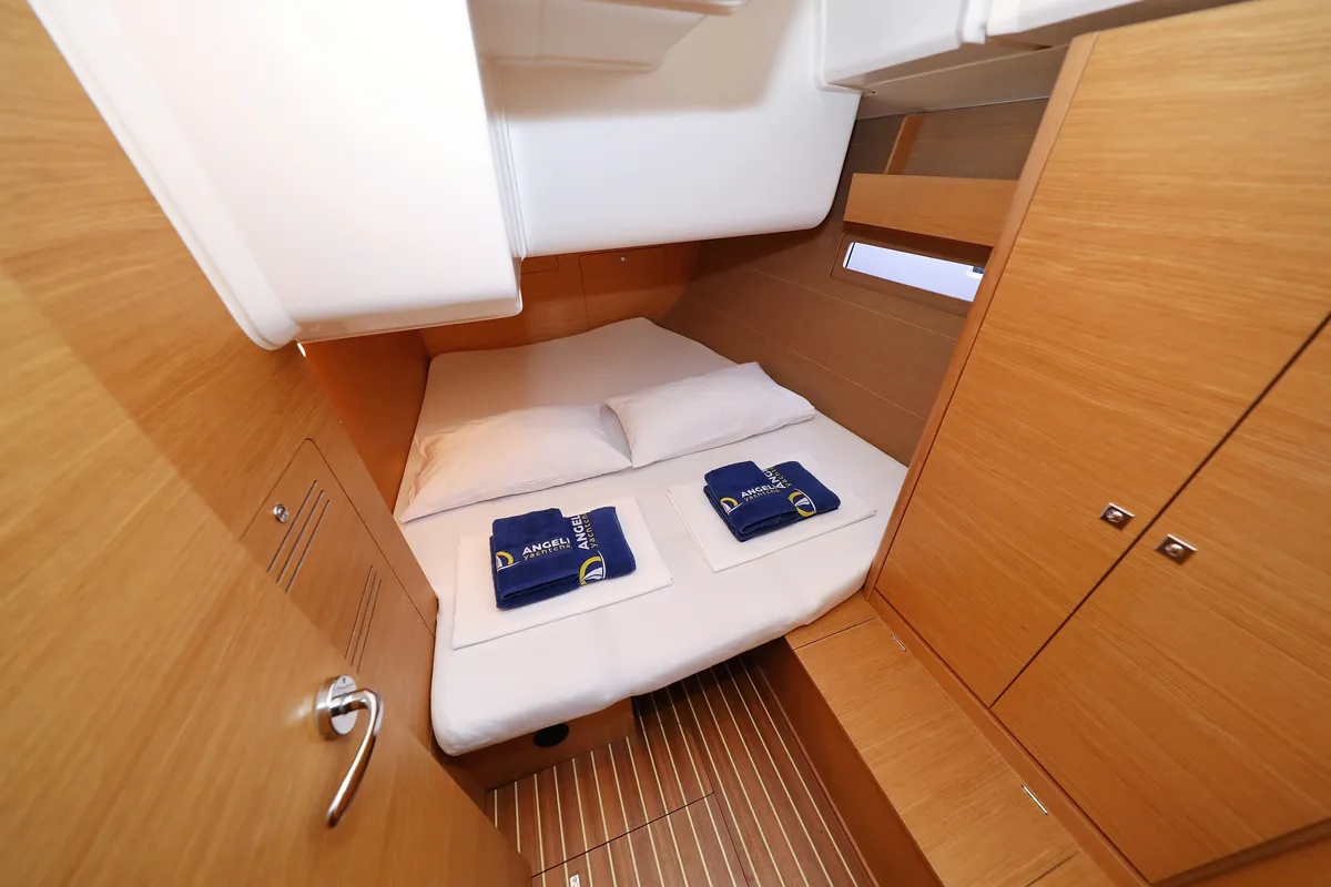 Cabin on Family Office, a Dufour 412 GL sailboat at Općina Sukošan, Croatia