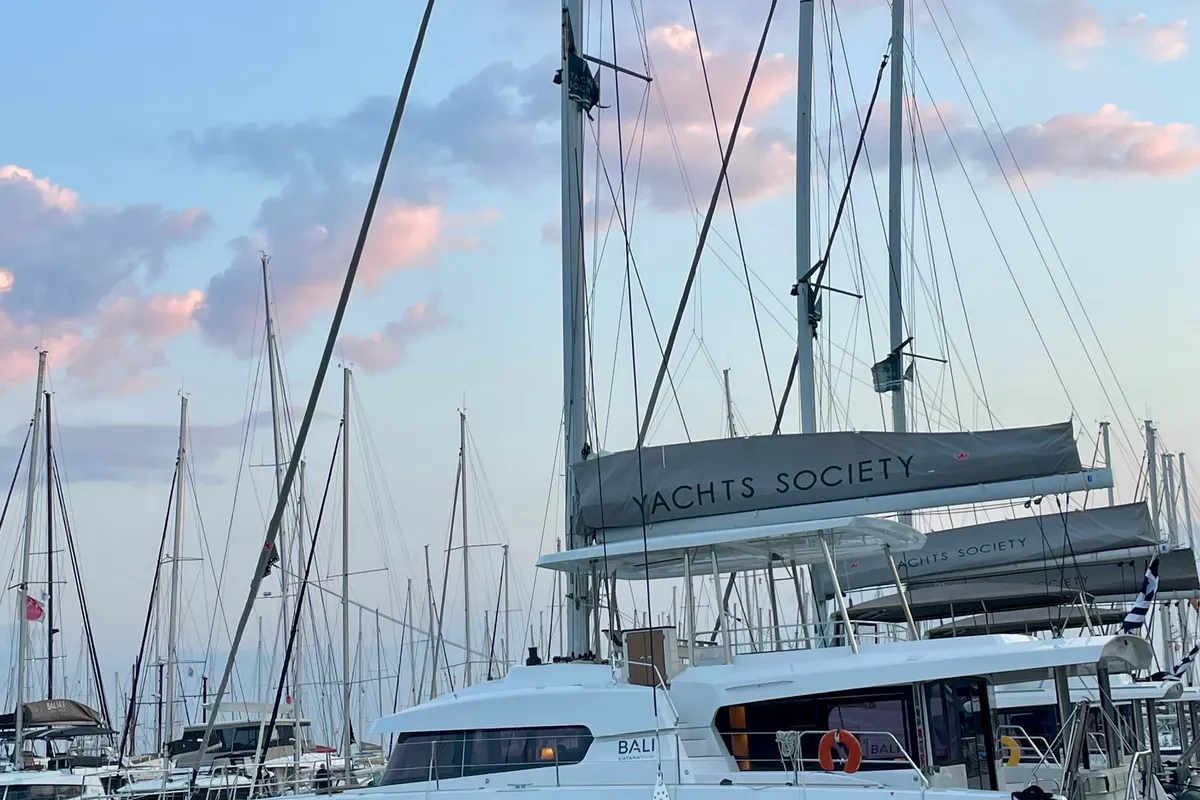 Exterior view of Romar V, a Bali 5.8 catamaran at Athens, Greece