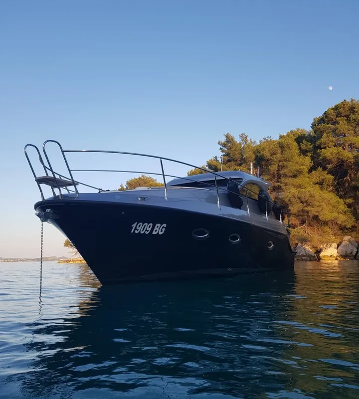 Exterior view of Max 2, a Grginić jahte Mirakul 30 motorboat at Općina Sukošan, Croatia