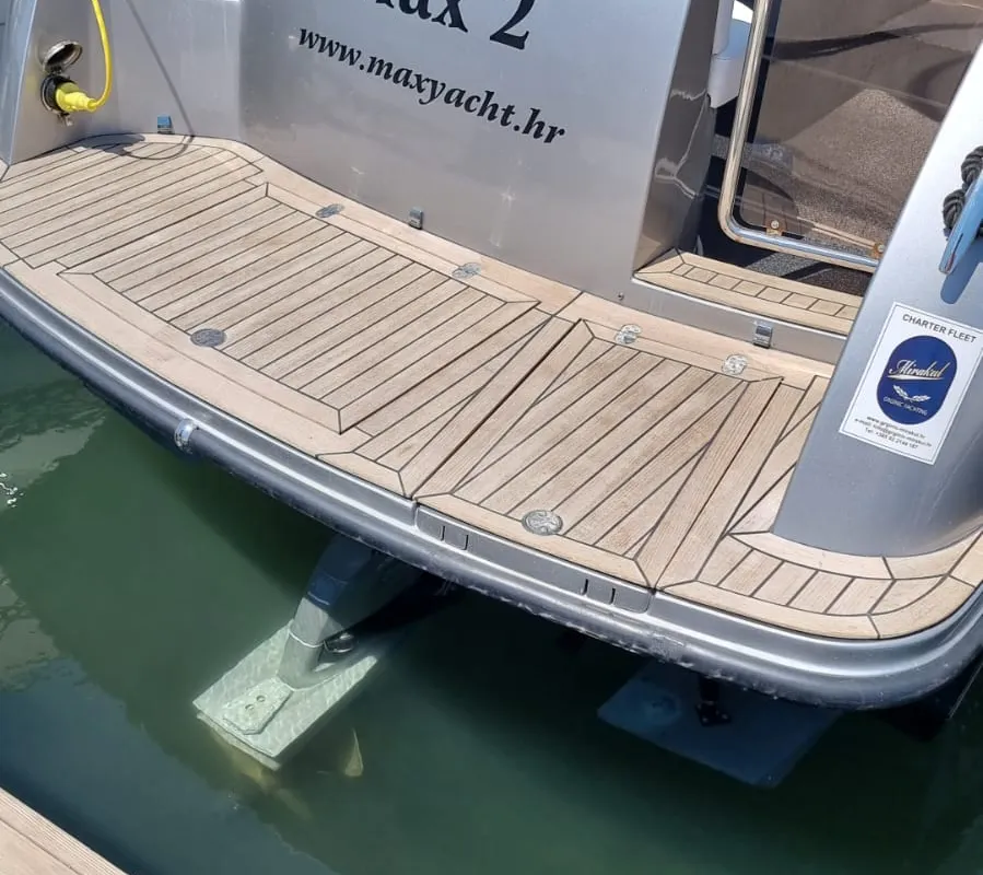 Max 2, a Grginić jahte Mirakul 30 motorboat at Općina Sukošan, Croatia