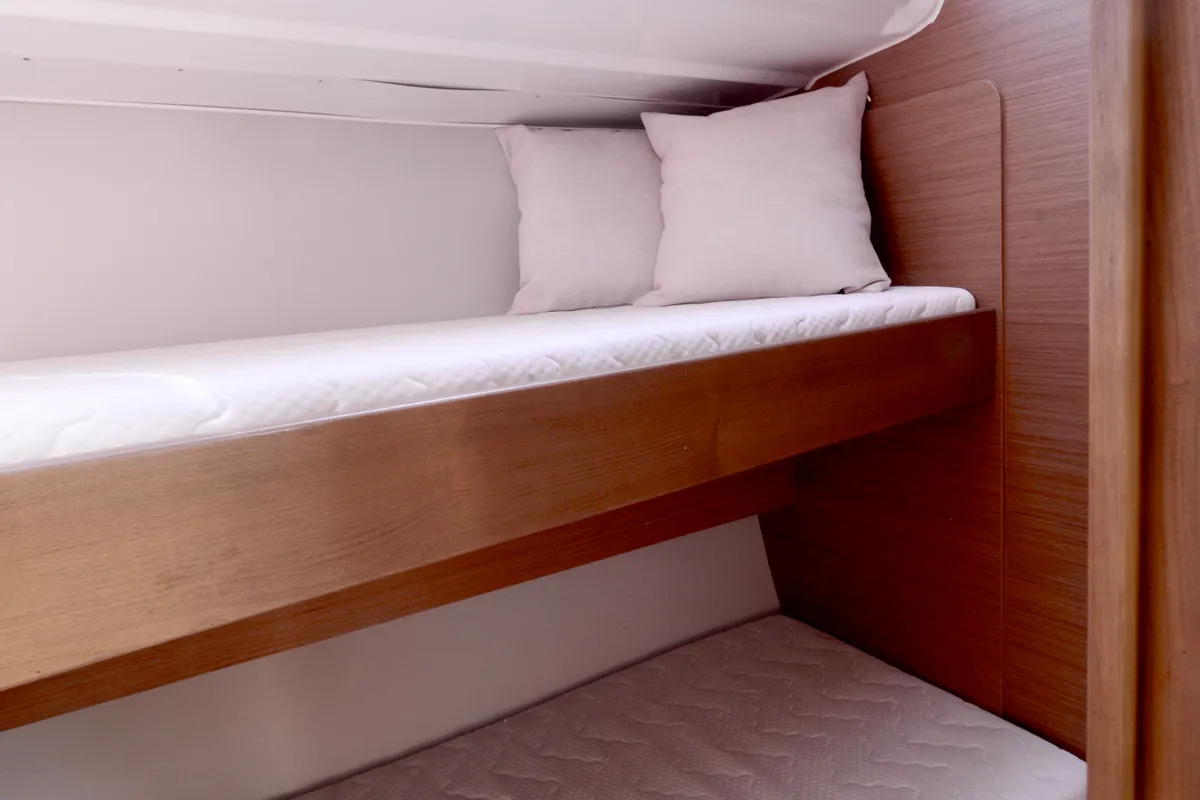 Cabin on Noah - Water maker, Solar Panel, a Dufour 430 sailboat at Cannigione, Italy