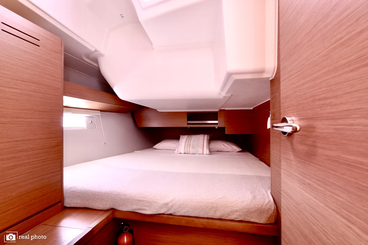 Cabin on Noah - Water maker, Solar Panel, a Dufour 430 sailboat at Cannigione, Italy