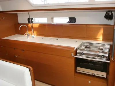 Cabin on Horizon, a Jeanneau Sun Odyssey 479 sailboat at Palma de Mallorca, Spain