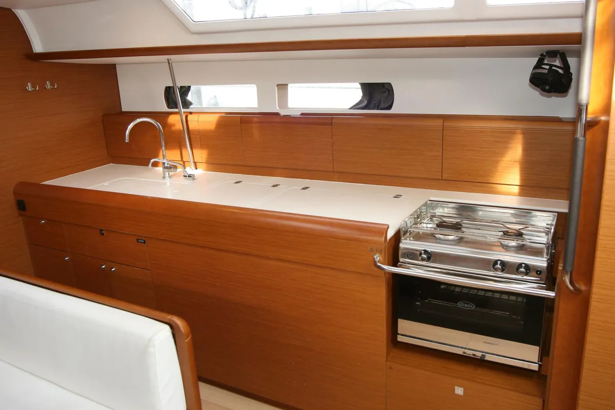 Cabin on Horizon, a Jeanneau Sun Odyssey 479 sailboat at Palma de Mallorca, Spain