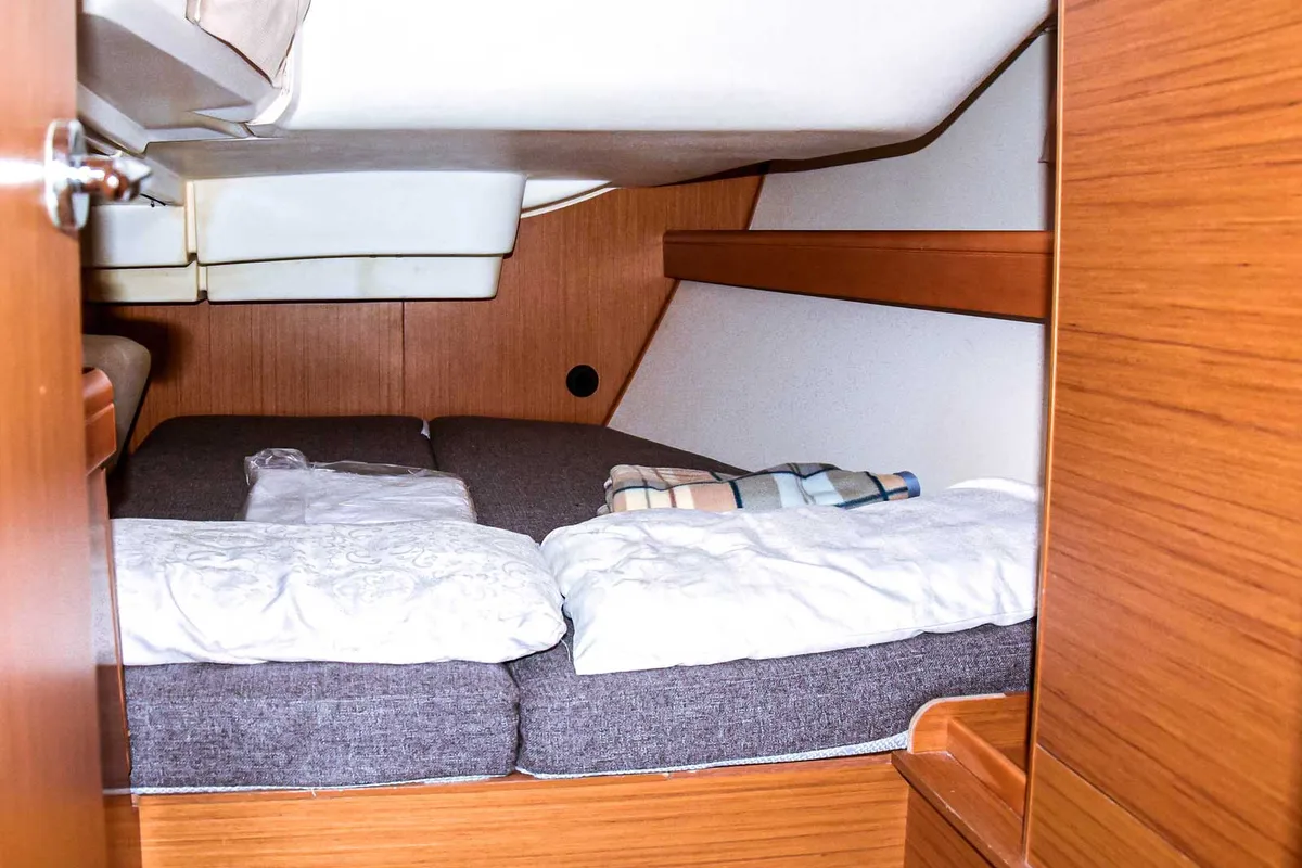 Cabin on Cassiopea, a Jeanneau Sun Odyssey 42 i sailboat at Fezzano, Italy