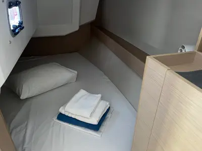 Cabin on Agavi, a Beneteau Oceanis 30.1 sailboat at Volos, Greece
