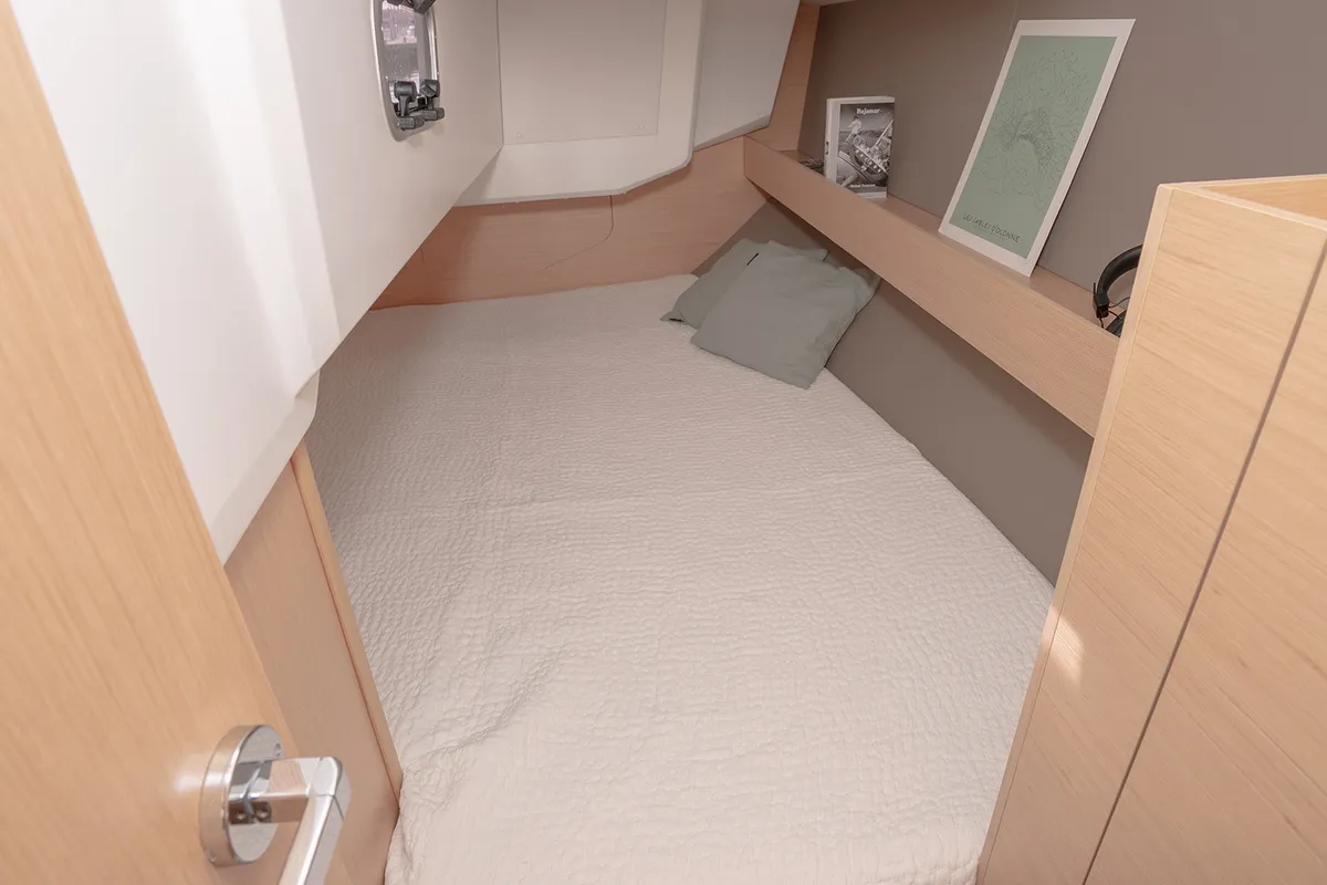Cabin on Agavi, a Beneteau Oceanis 30.1 sailboat at Volos, Greece