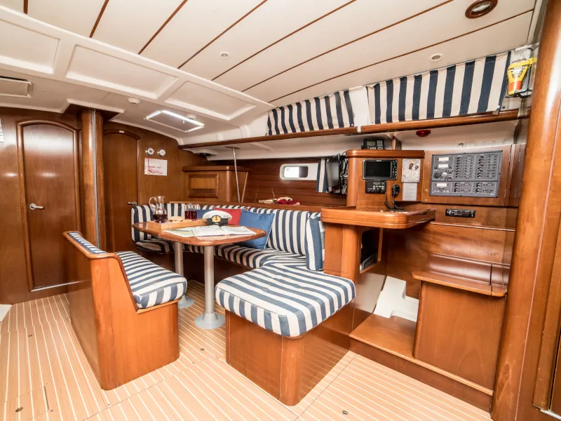 Salon of Vori, a Beneteau Oceanis 473 sailboat at Athens, Greece