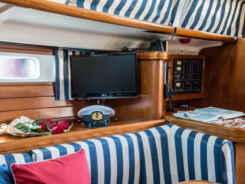 Salon of Vori, a Beneteau Oceanis 473 sailboat at Athens, Greece