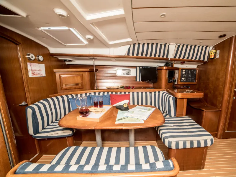 Salon of Vori, a Beneteau Oceanis 473 sailboat at Athens, Greece