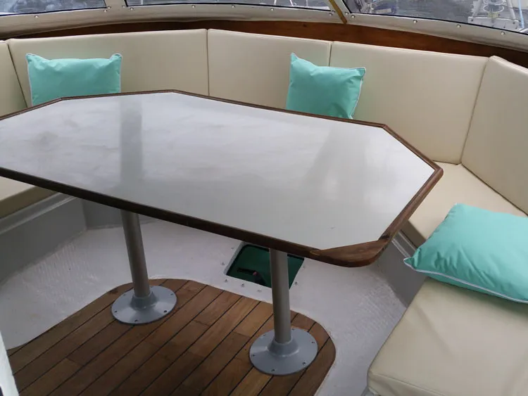 Salon of Smiley, a Fountaine Pajot Maldives 32 catamaran at Kerners, France