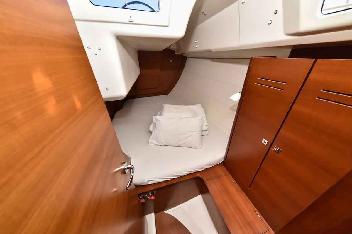 Cabin on Pape, a Dufour 350 GL sailboat at Općina Sukošan, Croatia