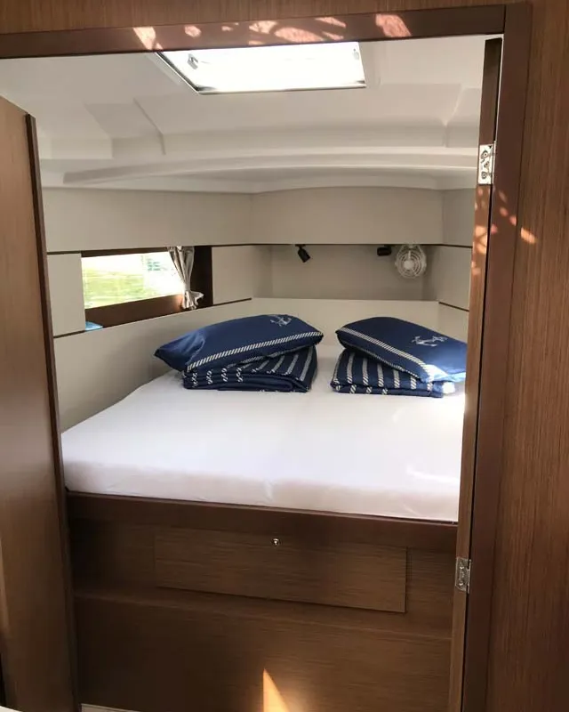 Cabin on Eleven, a Beneteau Oceanis 38.1 sailboat at Split, Croatia