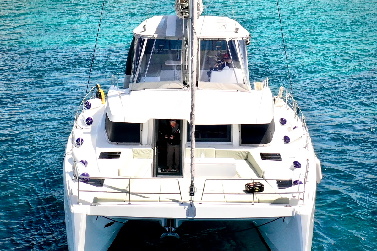 Exterior view of Keysmet, a Bali 4.6 catamaran at Agios Stefanos, Greece
