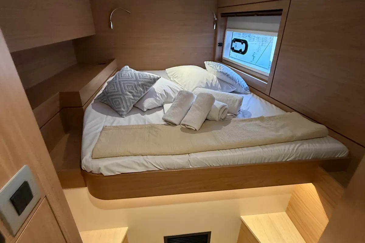 Cabin on Keysmet, a Bali 4.6 catamaran at Agios Stefanos, Greece