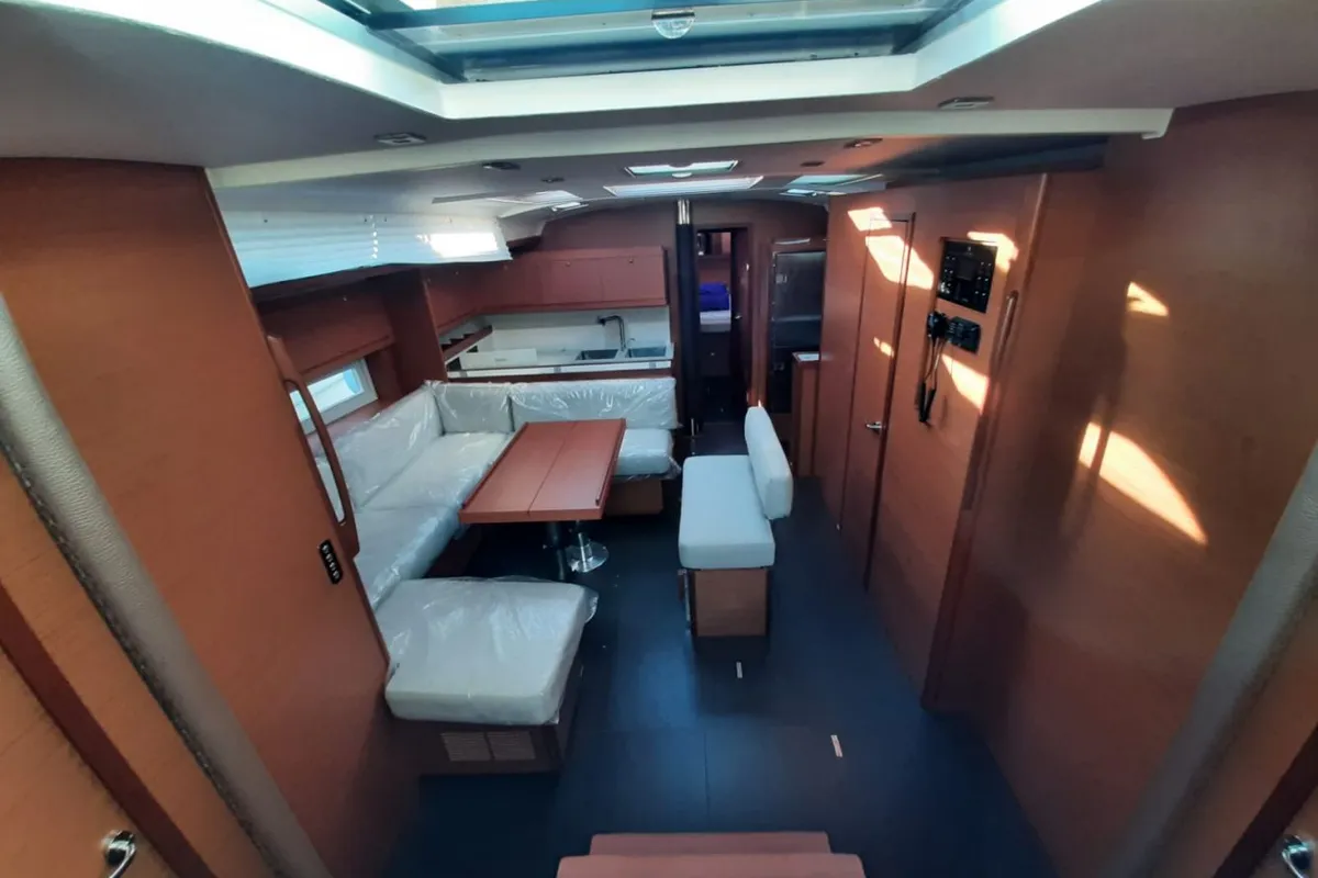 Salon of PERSEIDE, a Dufour 530 sailboat at Capo d'Orlando, Italy