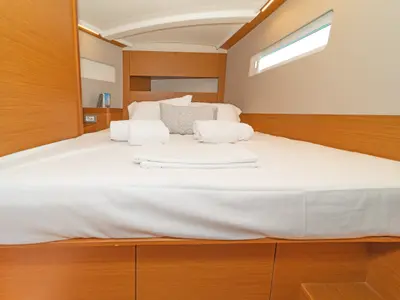 Cabin on Zheng Yi Sao, a Jeanneau Sun Odyssey 410 sailboat at Athens, Greece