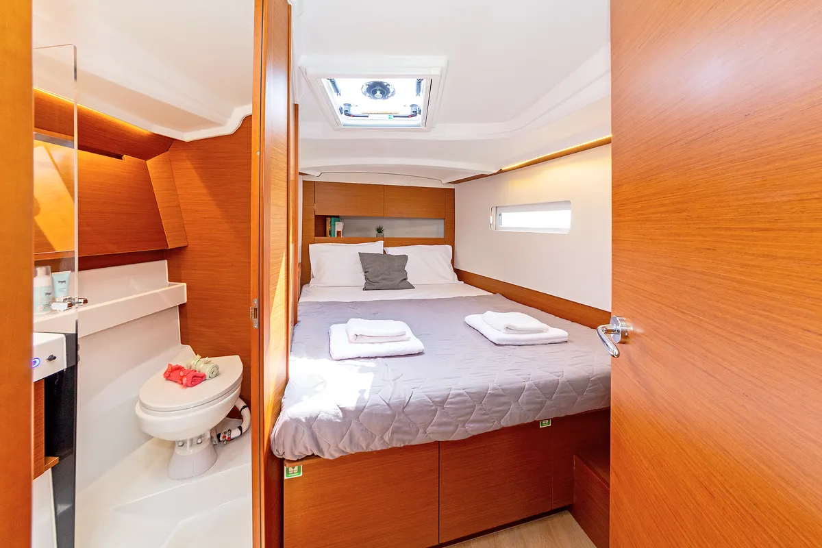 Cabin on Zheng Yi Sao, a Jeanneau Sun Odyssey 410 sailboat at Athens, Greece
