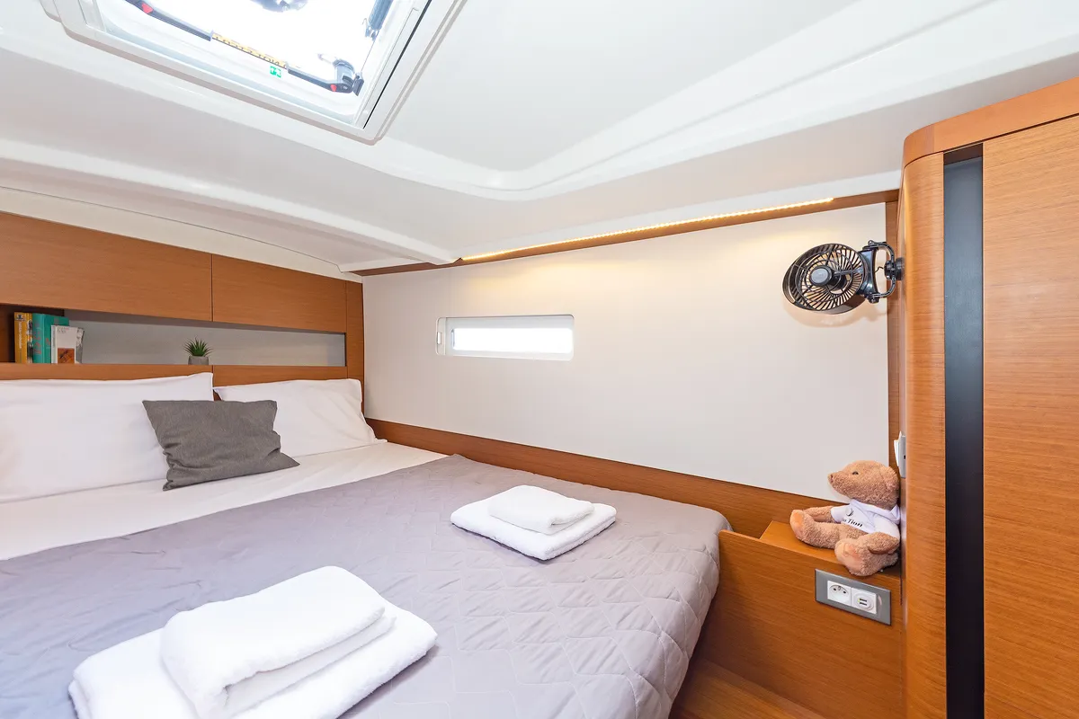 Cabin on Zheng Yi Sao, a Jeanneau Sun Odyssey 410 sailboat at Athens, Greece