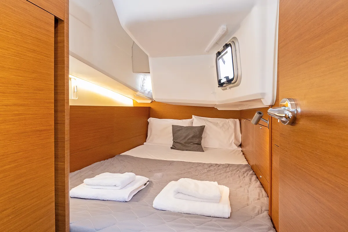 Cabin on Zheng Yi Sao, a Jeanneau Sun Odyssey 410 sailboat at Athens, Greece