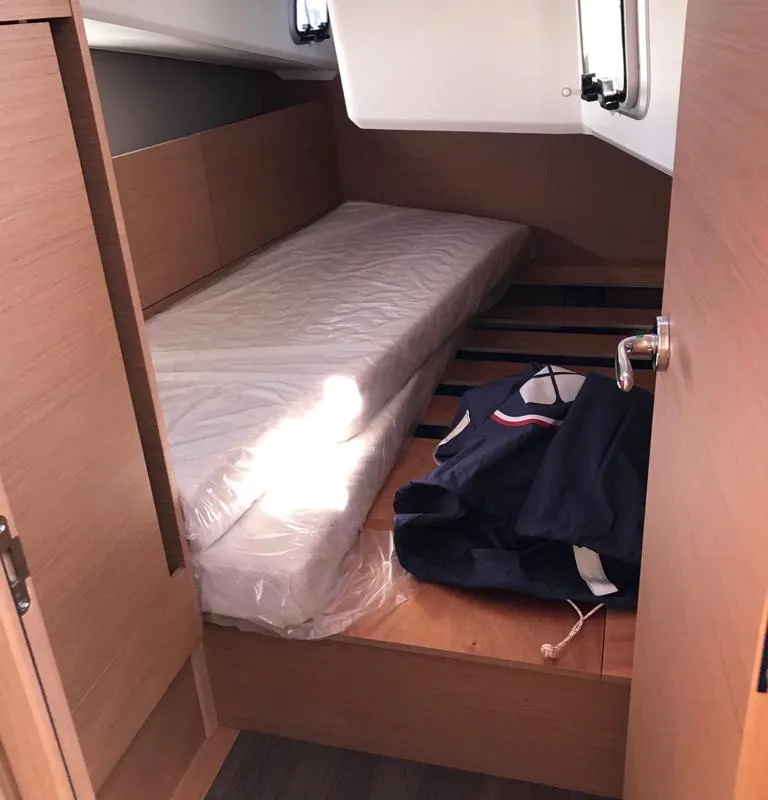 Cabin on Bella, a Jeanneau Sun Odyssey 410 sailboat at Piombino, Italy