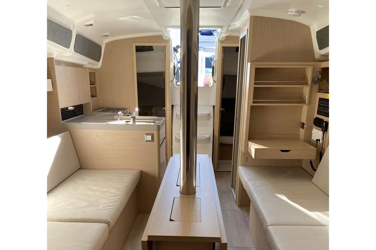 Salon of Delfino, a Beneteau Oceanis 34.1 sailboat at Salerno, Italy