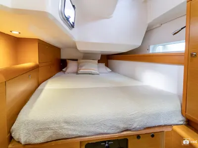 Cabin on Idra, a Jeanneau Sun Odyssey 469 sailboat at Puntone di Scarlino, Italy