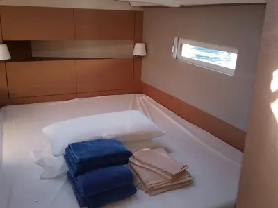 Cabin on Rocabruna, a Jeanneau Sun Odyssey 410 sailboat at Palamós, Spain