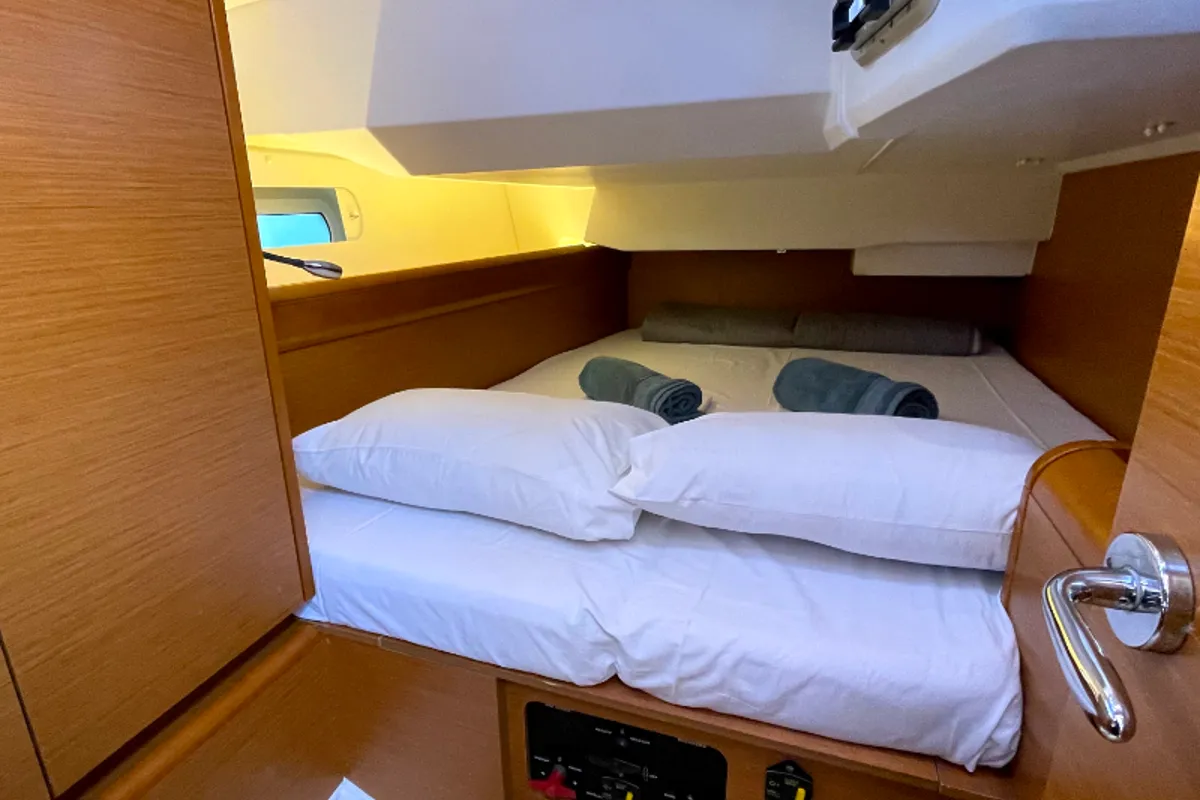 Cabin on Amelie (Refit 2022), a Jeanneau Sun Odyssey 449 sailboat at Kontokali, Greece