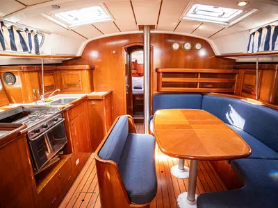 Salon of Hypo, a Beneteau Oceanis Clipper 411 sailboat at Pirovac, Croatia