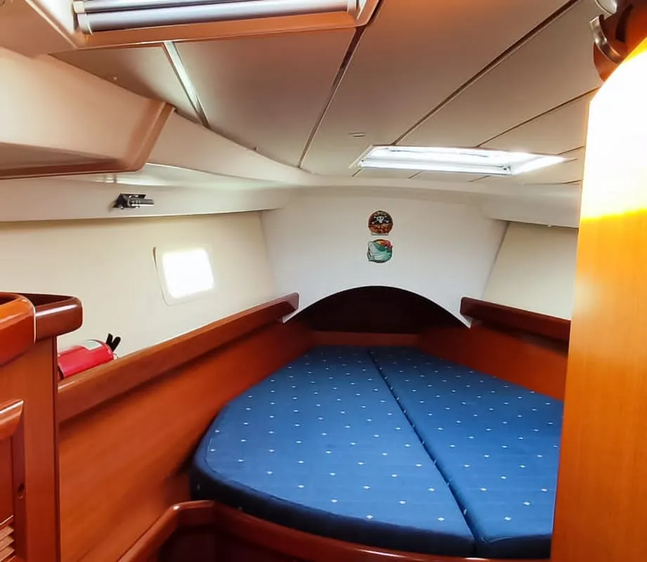 Cabin on Derin, a Beneteau Oceanis Clipper 423 sailboat at Fethiye, Turkey