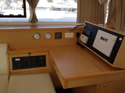 Salon of Senza Tempo, a Lagoon 400 S2 catamaran at Tonnarella, Italy