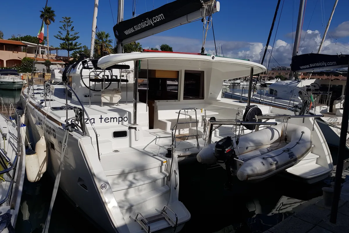 Exterior view of Senza Tempo, a Lagoon 400 S2 catamaran at Tonnarella, Italy