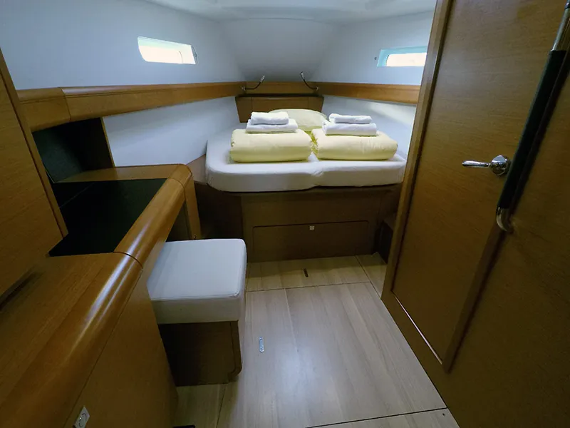Cabin on Elissa, a Jeanneau Sun Odyssey 449 sailboat at Grad Šibenik, Croatia