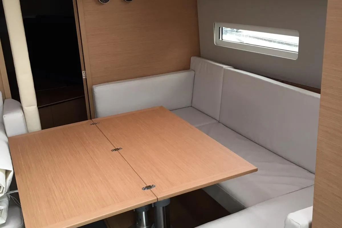 Salon of Intrepida, a Jeanneau Sun Odyssey 410 sailboat at San Vincenzo, Italy