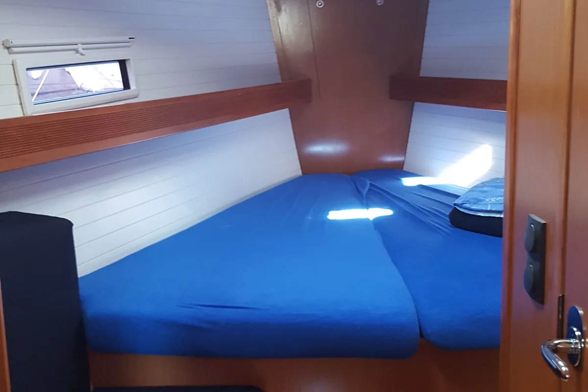 Cabin on Inipi, a Bavaria Cruiser 40 sailboat at Općina Vrsar, Croatia