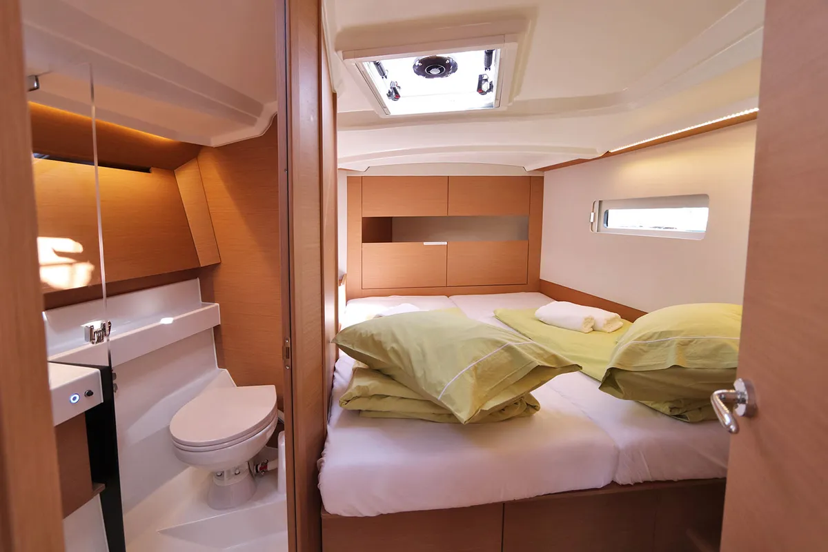 Cabin on Paris, a Jeanneau Sun Odyssey 410 sailboat at Lavreotiki Municipal Unit, Greece
