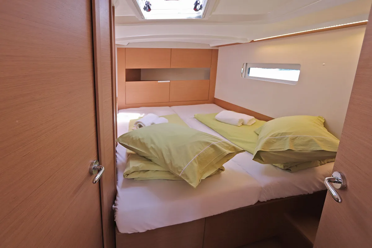 Cabin on Paris, a Jeanneau Sun Odyssey 410 sailboat at Lavreotiki Municipal Unit, Greece