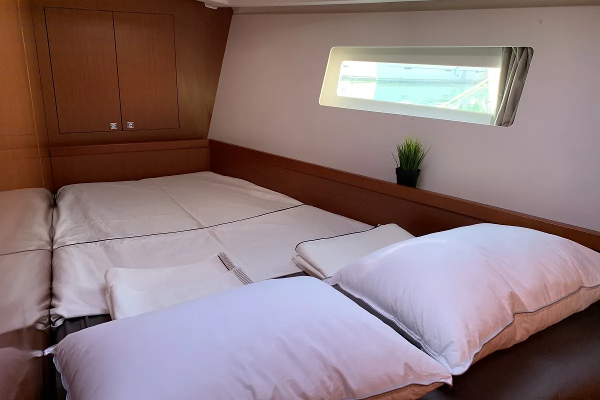 Cabin on Alfa, a Beneteau Oceanis 45 sailboat at Kontokali, Greece