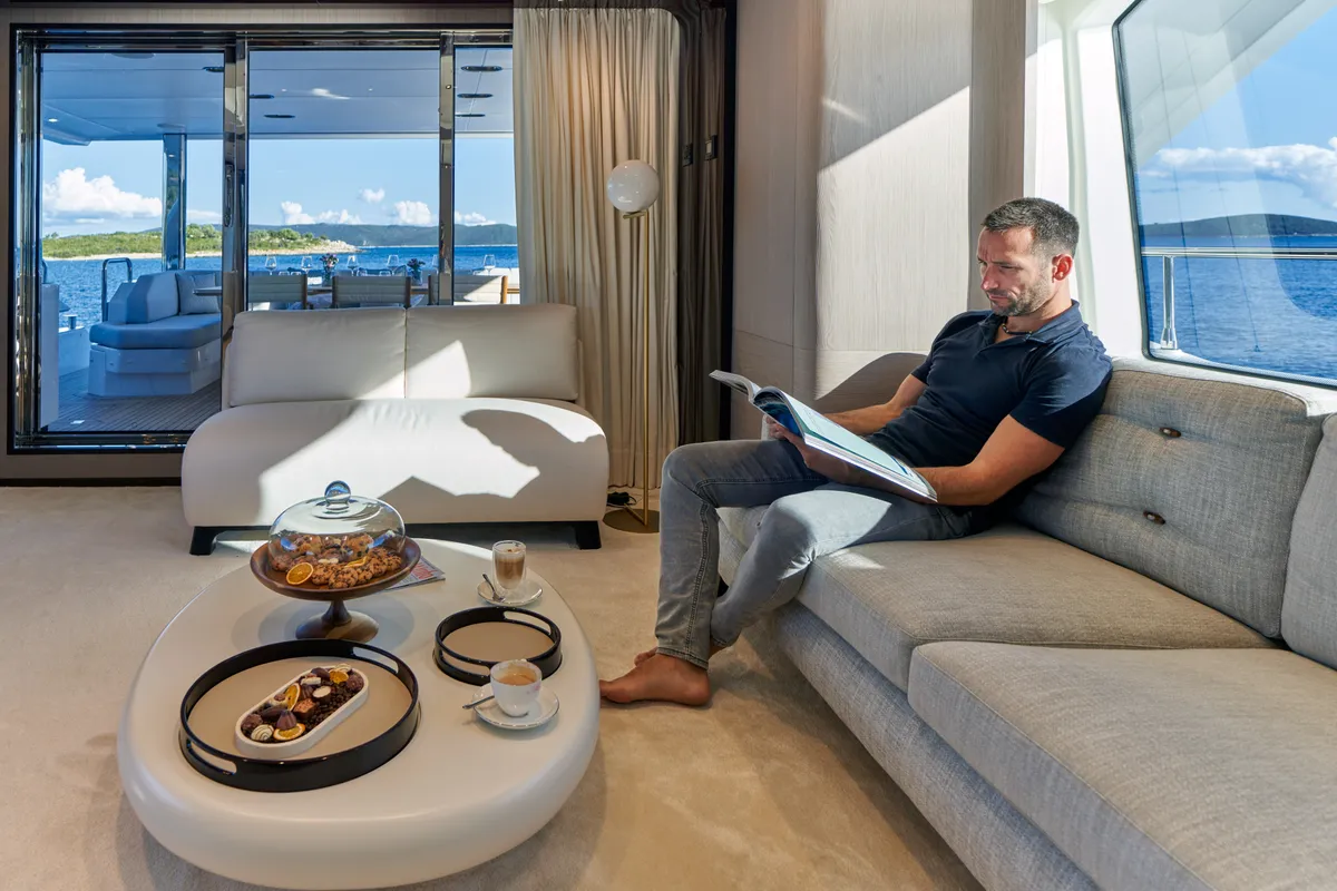 Salon of ALUMINIA TOO, a Azimut Grande 27 motor yacht at Grad Kaštela, Croatia