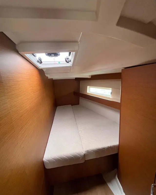 Cabin on Musica, a Jeanneau Sun Odyssey 440 sailboat at Castellammare di Stabia, Italy