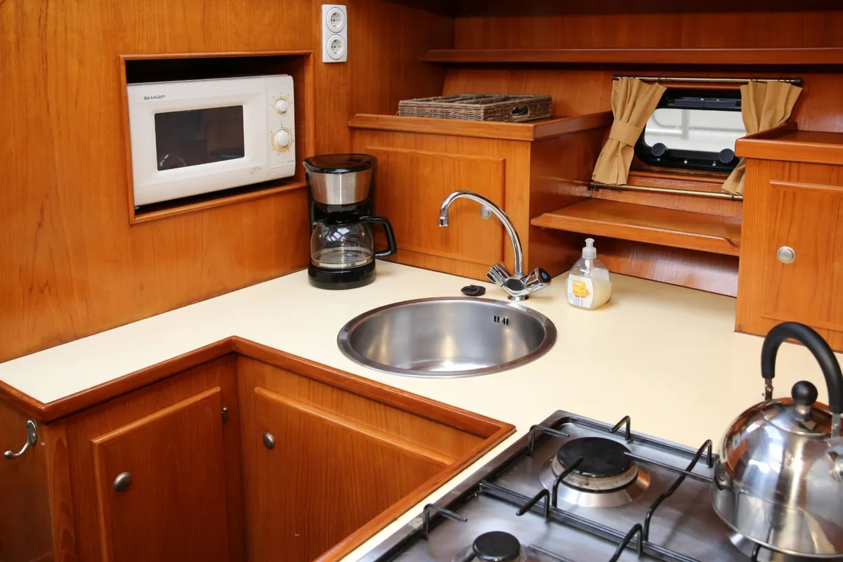 Galley of Antaris, a Vri-Jon Contessa 37 motorboat at Heukelum, Netherlands