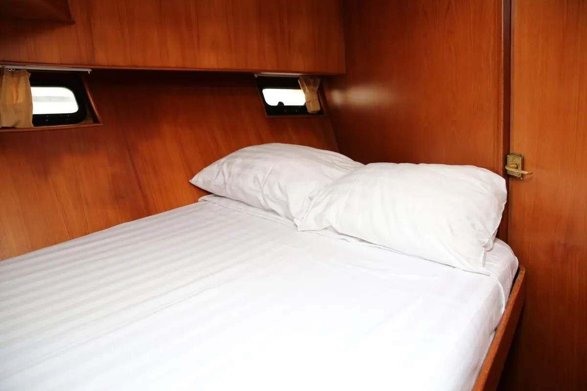 Cabin on Antaris, a Vri-Jon Contessa 37 motorboat at Heukelum, Netherlands