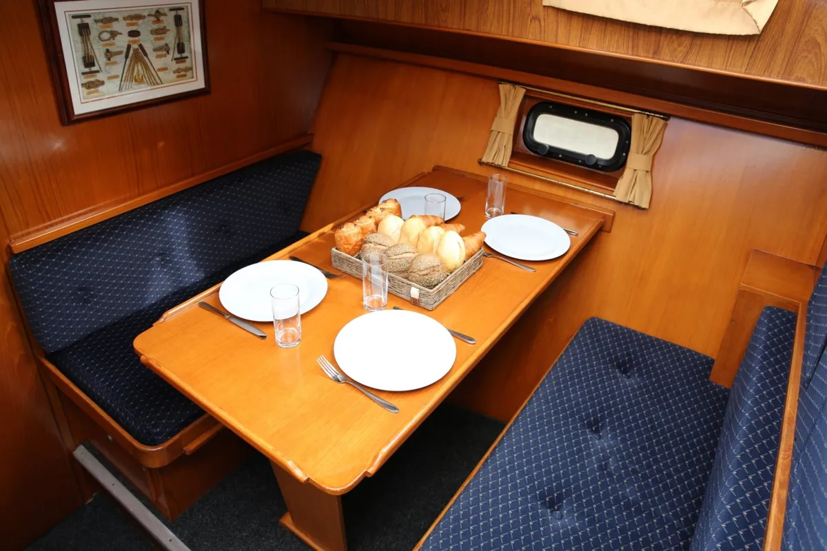 Salon of Antaris, a Vri-Jon Contessa 37 motorboat at Heukelum, Netherlands
